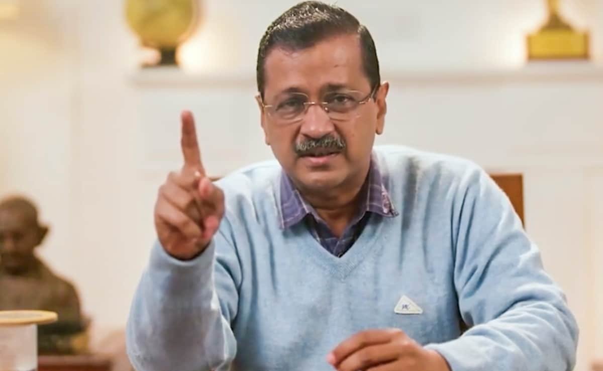 Ar ిల్లీలో గుజరాత్ పోలీసుల మోహరింపును అరవింద్ కేజ్రీవాల్ ప్రశ్నించారు. పోలీసులు స్పష్టం చేస్తారు