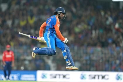 Ind vs Eng, 2 వ T20I: టాప్-ఆర్డర్ విఫలమైన తరువాత తిలక్ వర్మ భారతదేశానికి రెండు వికెట్ల విజయానికి పవర్స్