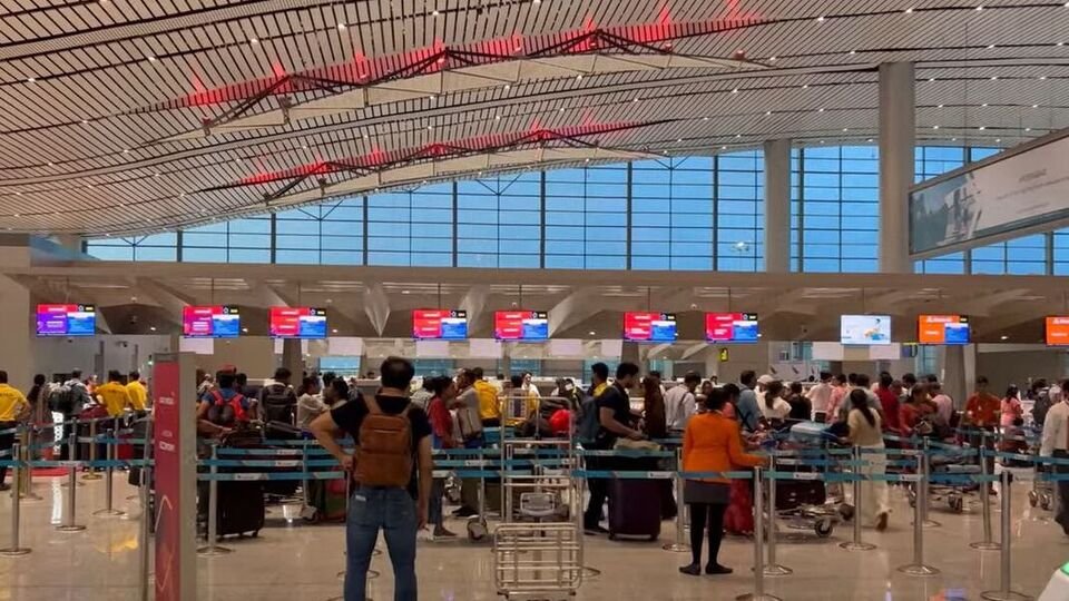 Shamshabad Airport : శంషాబాద్ ఎయిర్‌పోర్ట్‌కు రెడ్ అలర్ట్.. జనవరి నెలాఖరు వరకు ఆంక్షలు!
