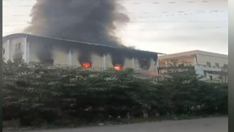 Visakha Fire Accident: విశాఖ పరవాడ ఫార్మాసిటీలో భారీ అగ్నిప్రమాదం.. ఎగిసిపడుతున్న మంటలు