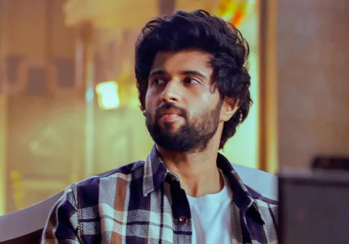 అప్పుడు ప్రభాస్ .. ఇప్పుడు ఇప్పుడు విజయ్ దేవరకొండ .. డామినేట్ డామినేట్ ..?