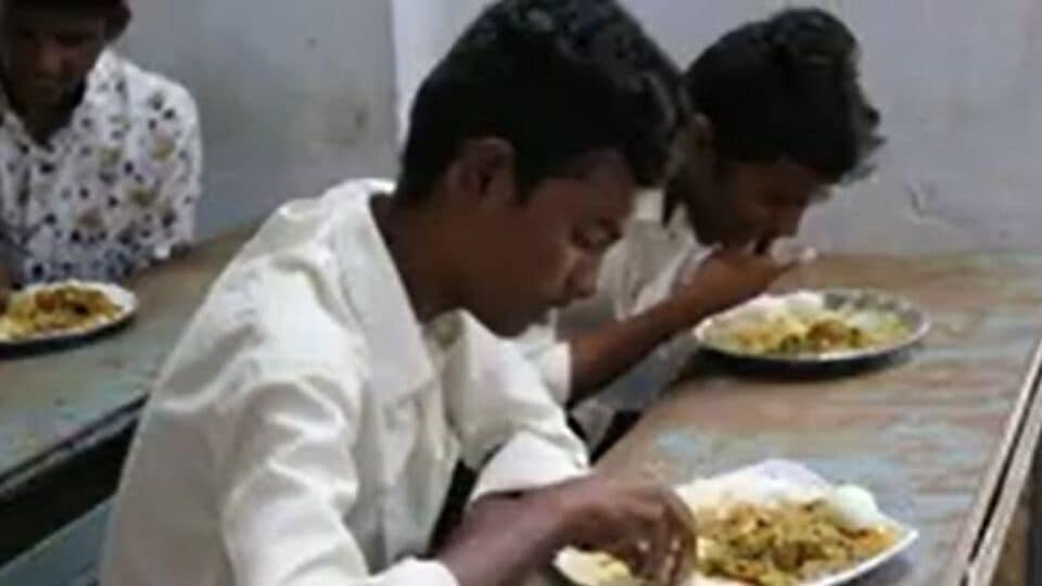 ఏపీ బాటలో తెలంగాణ సర్కారు.. ఇంటర్ విద్యార్థులకు మధ్యాహ్న భోజనం!-midday meal soon for intermediate students in telangana ,తెలంగాణ న్యూస్