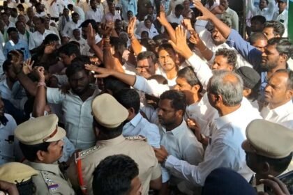 జనగామ జిల్లాలో ఉద్రిక్తత ఉద్రిక్తత .. పోలీసుల పోలీసుల లాఠీ .. మంత్రి మంత్రి పొంగులేటి సభ సభ- రద్దు- ఈ రోజు తెలంగానా న్యూస్ తాజా నవీకరణలు జనవరి 27 2025,