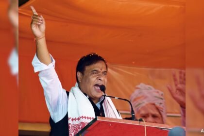 జవహర్‌లాల్ నెహ్రూలోని అంబేద్కార్‌పై హిమాంటా శర్మ దావా వేసిన తరువాత కాంగ్రెస్ తిరిగి వస్తుంది