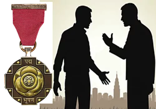 'పద్మభూషణ్‌' అవార్డుతో తారాస్థాయికి చేరిన ఫ్యాన్స్‌ వార్‌!