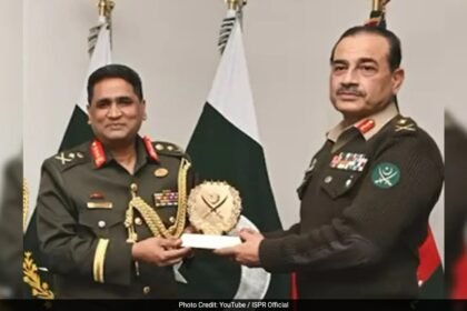 పాకిస్తాన్ యొక్క ISI ka ాకాకు ఉన్నత స్థాయి ప్రతినిధి బృందాన్ని పంపుతుంది. భారతదేశం "ఒక కన్ను ఉంచడం"