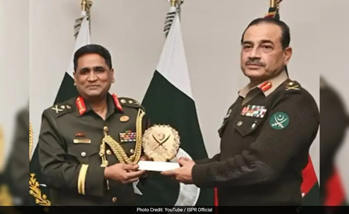 పాకిస్తాన్ యొక్క ISI ka ాకాకు ఉన్నత స్థాయి ప్రతినిధి బృందాన్ని పంపుతుంది. భారతదేశం "ఒక కన్ను ఉంచడం"