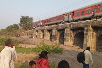 మహారాష్ట్ర రైలు ప్రమాదంపై రైల్వే సేఫ్టీ కమిషనర్‌ విచారణ చేపట్టారు