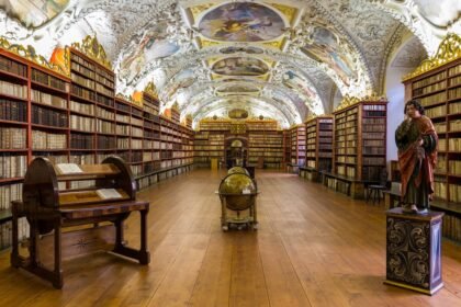మీలోని బైబిలియోఫైల్ కోసం ప్రపంచంలోని 5 అత్యంత అందమైన లైబ్రరీలు