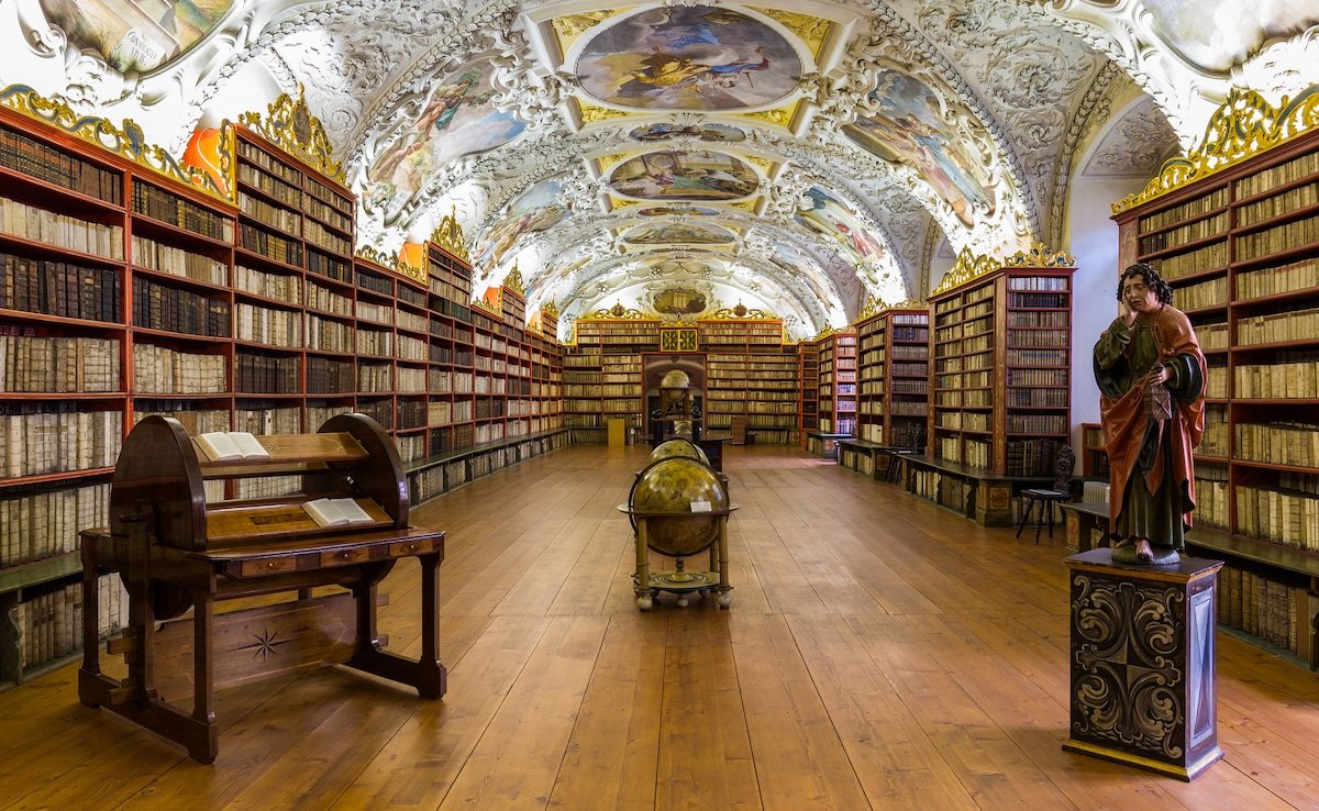 మీలోని బైబిలియోఫైల్ కోసం ప్రపంచంలోని 5 అత్యంత అందమైన లైబ్రరీలు
