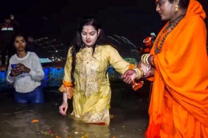 యుపిలోని మహా కుంభ్‌లో నటి మమతా కులకర్ణి 'సన్యాస్' తీసుకున్నాడు, కొత్త పేరు తెచ్చుకున్నాడు