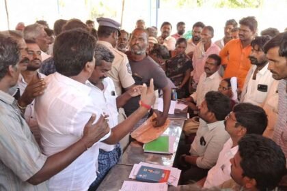 రణరంగం..! ఉద్రిక్తతంగా మారిన గ్రామసభలు - Mudra News