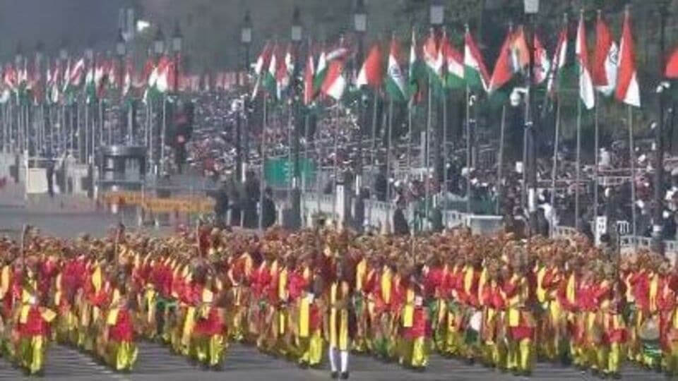 రిపబ్లిక్ డే పరేడ్: కర్తవ్య పథ్‌లో అట్టహాసంగా రిపబ్లిక్ డే పరేడ్..-రిపబ్లిక్ డే పరేడ్ 2025 వద్ద kartavya path murmu మరియు pm modi present ,జాతీయ