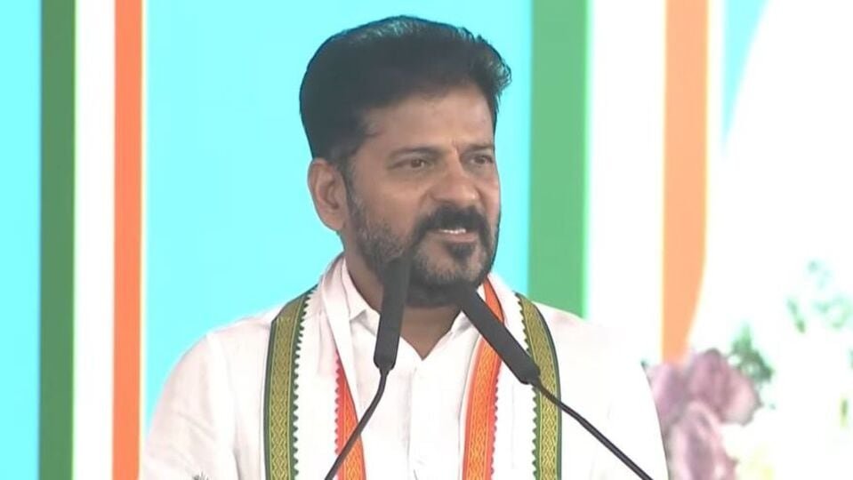 రెవంత్ రెడ్డి: ఇందిరమ్మ ఇళ్లు ఇళ్లు అనగానే వైఎస్ రెడ్డి రెడ్డి గుర్తుకొస్తారు గుర్తుకొస్తారు: రేవంత్ రేవంత్