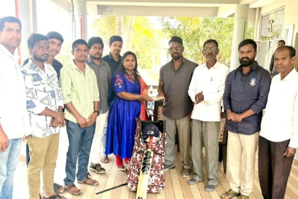 షైన్ ఏ ఏ లైఫ్ ఎన్జీఓ ఆధ్వర్యంలో క్రికెట్ క్రీడా కారుడికి కారుడికి 75 వేల ఆర్థిక ఆర్థిక ఆర్థిక