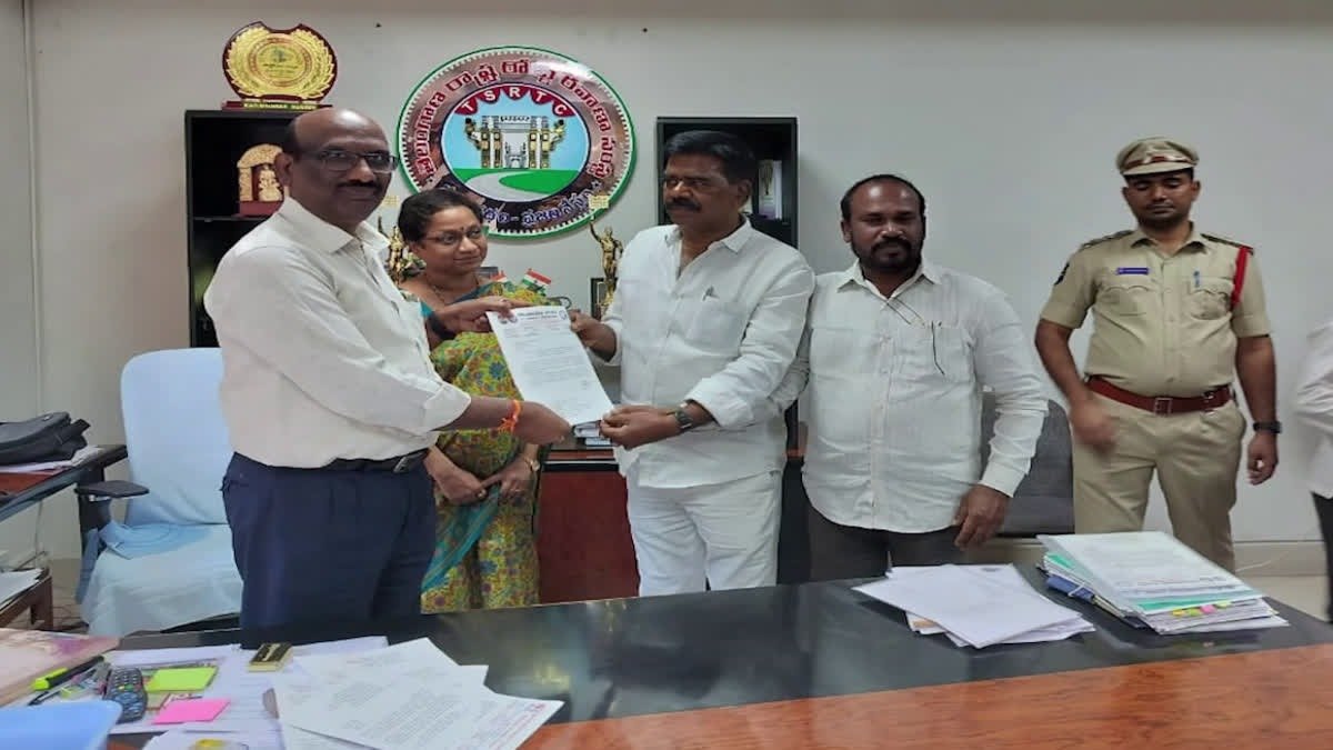 సమ్మెకు వెళ్తాం ... ఆర్టీసీ కార్మికుల అల్టిమేటం