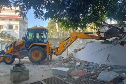 హైడ్రా కూల్చివేతలు ... పోచారం మున్సిపాలిటీ పరిధిలోని నిర్మాణాలపై కొరడా