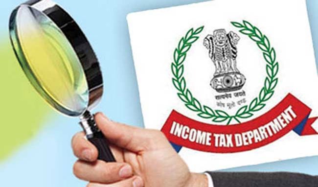 హైదరాబాద్ లో నిర్మాతల ఇండ్లలో ఐటీ అధికారుల సోదాలు