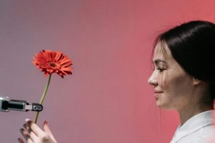 AI చైనాలో బాయ్‌ఫ్రెండ్స్‌ను భర్తీ చేస్తుంది, వ్యవస్థాపకుడు యావో రన్‌హావో బిలియనీర్ గా నిలిచింది