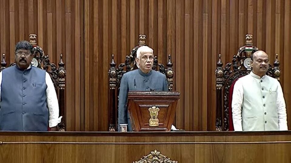 AP అసెంబ్లీ సెషన్: ఏపీ అసెంబ్లీ సమావేశాలు ప్రారంభం ప్రారంభం, ఎమ్మెల్యేలతో కలిసి సభకు హాజరైన జగన్ జగన్, సభలో వైసీపీ వైసీపీ వైసీపీ