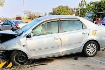 AP రోడ్ యాక్సిడెంట్: పొగ పొగ మంచు ఎఫెక్ట్ .. డివైడర్‌ను ఢీకొట్టిన కారు కారు .. నలుగురికి నలుగురికి నలుగురికి