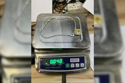 Delhi ిల్లీ విమానాశ్రయంలో రూ .6 కోట్ల డైమండ్ నెక్లెస్ స్మగ్లింగ్ చేసినందుకు వ్యక్తిని అరెస్టు చేశారు