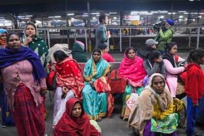 Delhi ిల్లీ స్టాంపేడ్: తొక్కిసలాటకు అసలు కారణం ఏంటి? దర్యాప్తులో బయటపడిన అసలు అసలు!