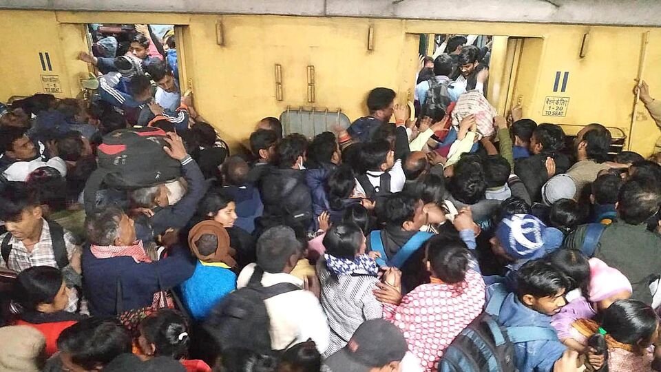 Delhi ిల్లీ స్టాంపేడ్: న్యూదిల్లీ న్యూదిల్లీ రైల్వే తొక్కిసలాట- 16 మంది మంది మంది మంది