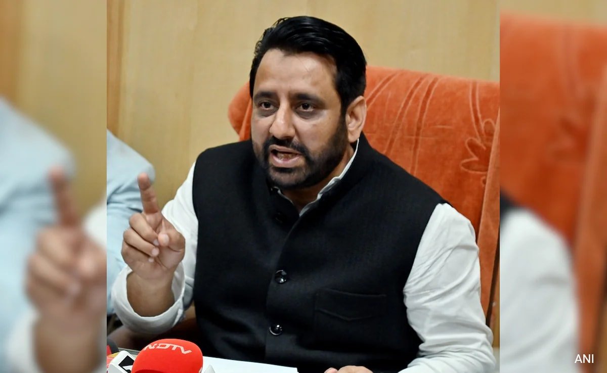 Delhi ిల్లీ హైకోర్టు ఇష్యూస్ నో నోటీసు ఆప్ ఎమ్మెల్యే అమానాతుల్లా ఖాన్ వక్ఫ్ మనీలాండరింగ్ కేసులో