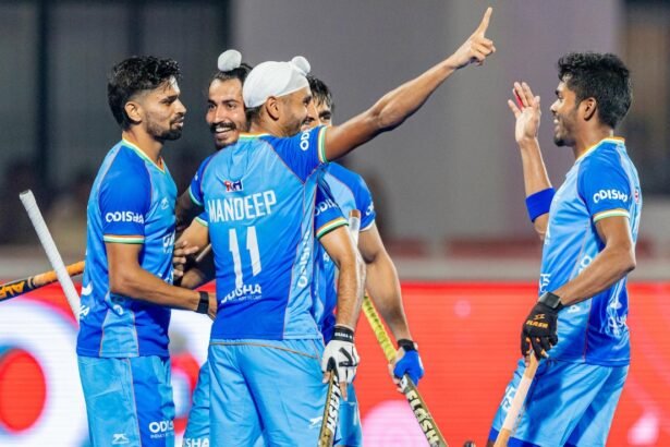 FIH ప్రో లీగ్‌లో భారతీయ పురుషులు స్పెయిన్‌ను 2-0తో ఓడించారు; షూట్-అవుట్ vs ఇంగ్లాండ్లో మహిళలు 1-2 తేడాతో ఓడిపోతారు