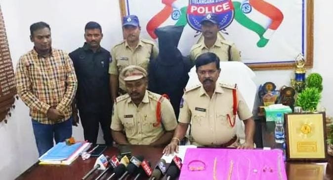 అంతరాష్ట్ర దొంగను ఆరెస్ట్ చేసిన చేసిన