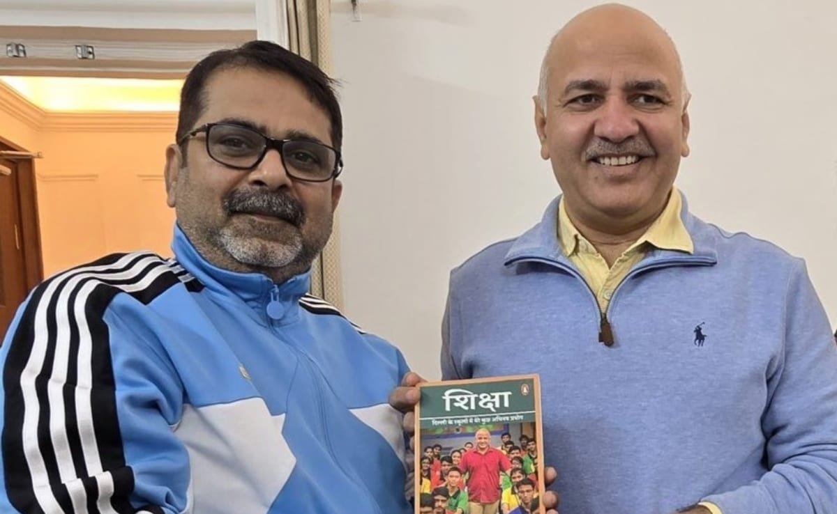 అవాధ్ ఓజా, ఆప్ యొక్క పాట్‌పార్గంజ్ పిక్, ఓడిపోతుంది