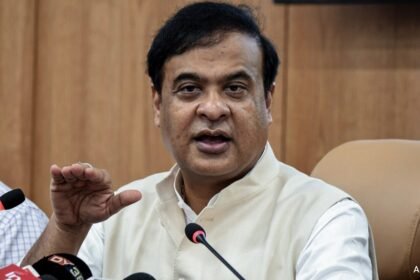 అస్సాం అసెంబ్లీలో ఉంచిన నగదు కోసం జాబ్ స్కామ్ నివేదిక, బిజెపి కాంగ్రెస్ లక్ష్యంగా పెట్టుకుంది