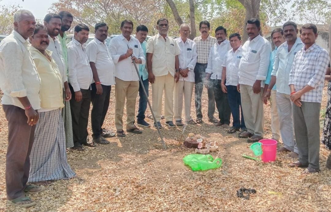 ఇందిరమ్మ ఇంటి (నమూనా) నిర్మాణానికి భూమి పూజ