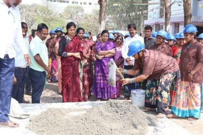ఇందిరామ్మ ఇన్నో: ఇండ్ల నిర్మాణం, ఇటుకల తయారీపై మహిళలకు మహిళలకు మహిళలకు