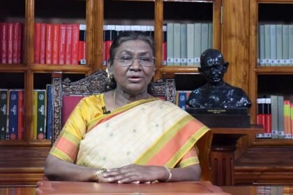 ఈ రోజు మహా కుంభాన్ని సందర్శించడానికి అధ్యక్షుడు, త్రివేణి సంగం వద్ద పవిత్ర ముంచెత్తండి