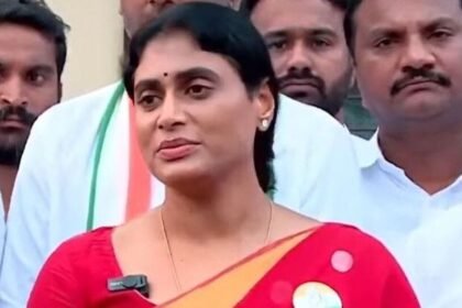 ఎర్రబంగారం ఏడిపిస్తోంది .. ప్రభుత్వం మిర్చి మిర్చి రైతుల కళ్లల్లో కారం కారం కొడుతుంది ..