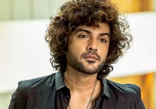 ఓటిటిలో రిలీజైన ఐదేళ్లకి థియేటర్స్ లోకి వస్తున్నాను
