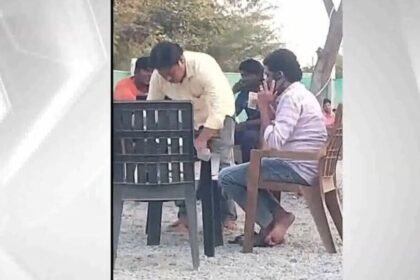 కడిరి సబ్ రిజిస్ట్రార్: టీ కొట్టులో రిజిస్ట్రేషన్ దస్త్రాలపై సంతకాలు సంతకాలు .. ఈ ఆఫీసర్ స్టైలే స్టైలే!