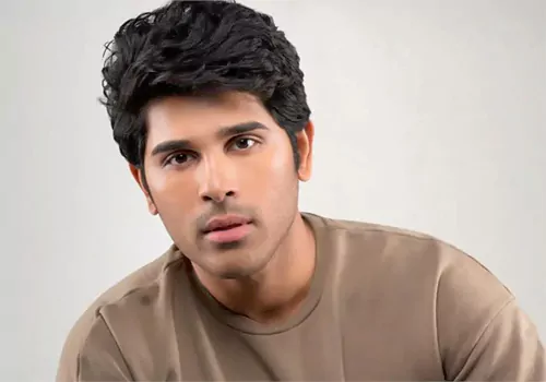 కన్నీళ్లు పెట్టుకుంటున్న అల్లు శిరీష్..పుష్పరాజ్ వింటున్నాడా వింటున్నాడా!