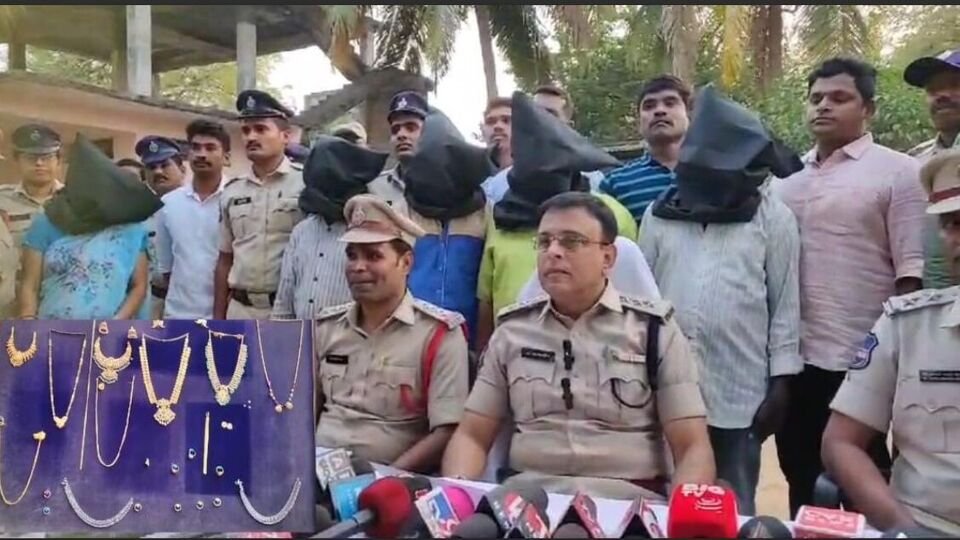 కరీంనగర్‌లో సొంతింటికి కన్నం వేసిన కొడుకు కొడుకు, కోడలు కోడలు సహా ఐదుగురు అరెస్ట్- ఈ రోజు తెలంగానా న్యూస్ తాజా నవీకరణలు ఫిబ్రవరి 26 2025, తెలంగాణ తెలంగాణ తెలంగాణ