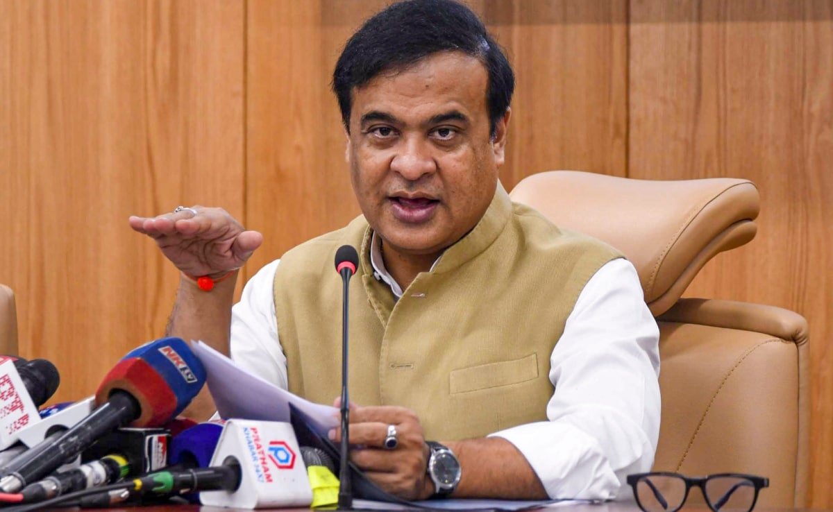 కాంగ్రెస్ ఎంపి భార్యతో పాక్ జాతీయ "అనుసంధానించబడిన" పై అస్సాం ఆదేశించారు