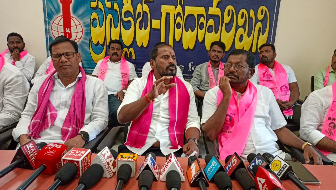 కాంగ్రెస్ తో తో కేంద్ర కేంద్ర బండి బండి సంజయ్ మిలాకత్ ఎమ్మెల్యే మక్కాన్సింగ్ కోట్లాది రూపాయల అవినీతి బాగోతం బాగోతం