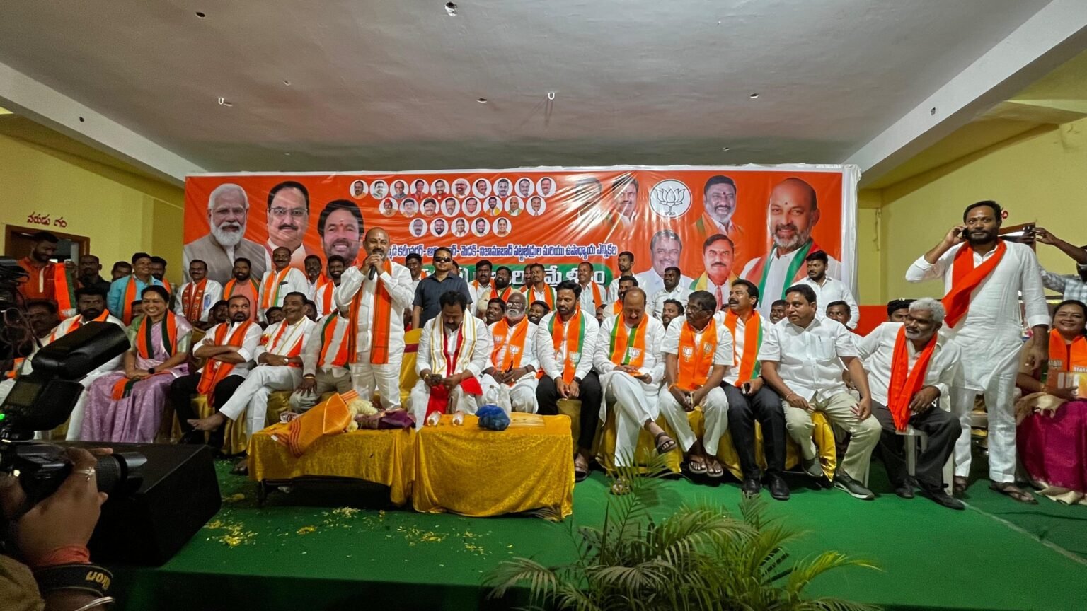 కేంద్ర హోంశాఖ హోంశాఖ సహాయ మంత్రి బండి సంజయ్ గెలుపు దిశగా అడుగులు అడుగులు వేయాలి