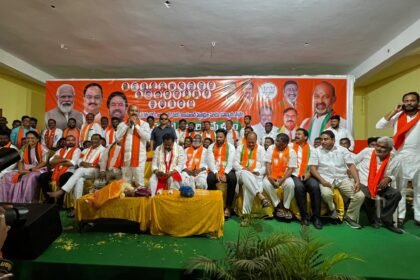 కేంద్ర హోంశాఖ హోంశాఖ సహాయ మంత్రి బండి సంజయ్ గెలుపు దిశగా అడుగులు అడుగులు వేయాలి