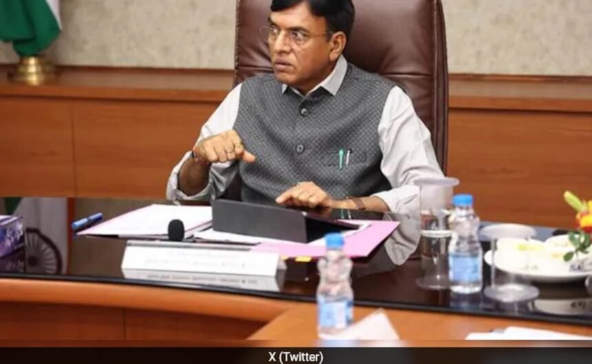క్రీడా మంత్రి యువకులను చక్రాలను ప్రయాణించే ఎంపికగా ఉపయోగించాలని కోరారు