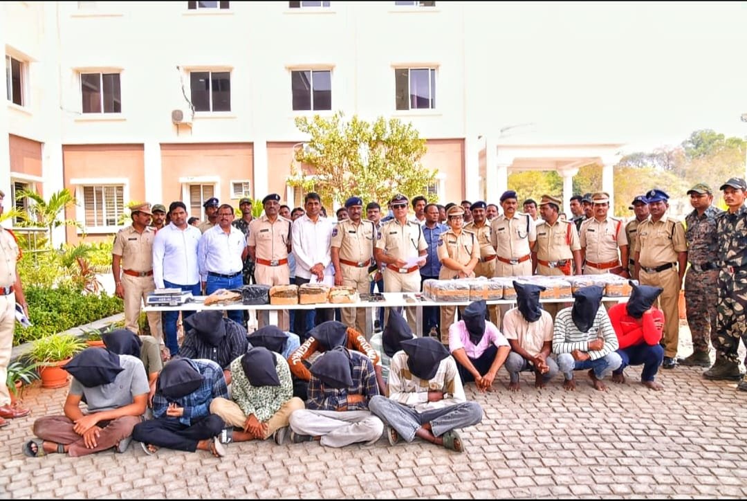 గంజాయి రవాణా ముఠా. . 48,38,500 విలువైన గంజాయి గంజాయి స్వాధీనం, రెండు కార్లు సీజ్