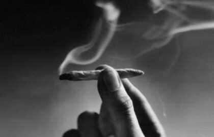 గంజాయి సేవిస్తున్న మహిళతో పాటు మరో నలుగురు అరెస్ట్ అరెస్ట్