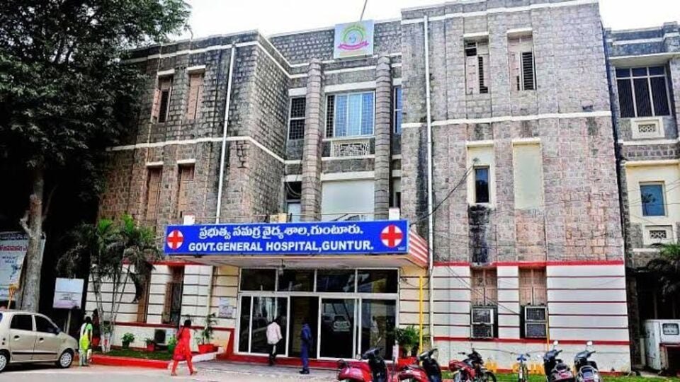 గుంటూరు జీజీహెచ్‌లో విద్యార్థినుల‌కు తప్పని తప్పని లైంగిక లైంగిక లైంగిక ల్యాబ్ ల్యాబ్ ల్యాబ్ ల్యాబ్ టెక్నీషియ‌న్, డాక్టర్‌పై, గుంటూర్ గవర్నమెంట్ హాస్పిటల్‌లోని మహిళా విద్యార్థులపై లైంగిక వేధింపులు, ఆంధ్ర ప్రదేశ్ ప్రదేశ్ ప్రదేశ్