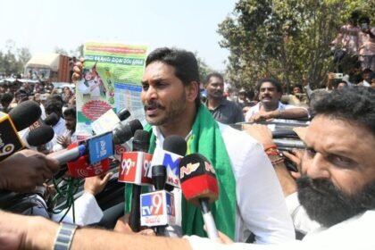 గుంటూర్‌లో YS జగన్: 'చంద్రబాబుగారూ… ఇప్పటికైనా కళ్లు తెరవండి తెరవండి, మిర్చి రైతులతో మాట్లాడండి'